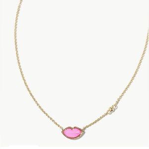 Kendra‎ Scott Lips Gold Pendant Necklace(Hot Pink Mother-of-Pearl)